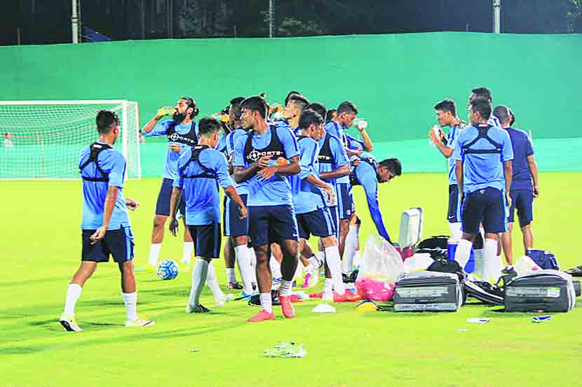 वेळ : रात्री ८ वाजता; थेट प्रक्षेपण : स्टार स्पोर्ट्स २ व २ एचडी.