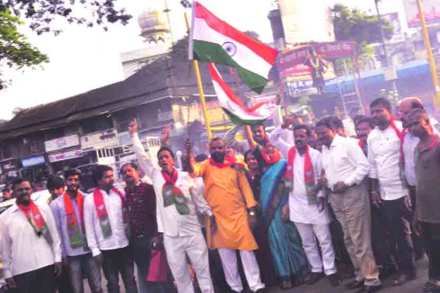लष्करी कारवाईने कोल्हापुरात जल्लोष