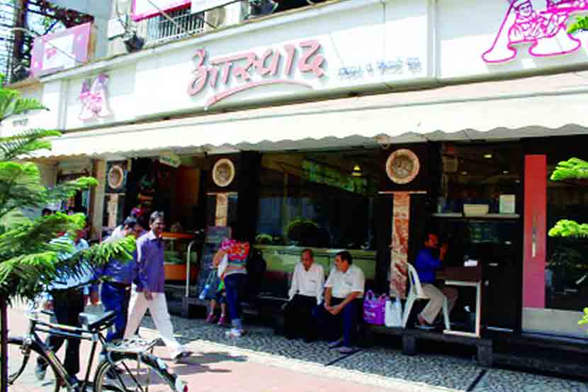 शिवाजी पार्कजवळील आस्वाद आता पोर्तुगीज चर्चजवळ शिवाजी पार्कजवळील आस्वाद आता पोर्तुगीज चर्चजवळ