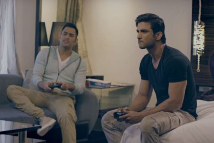 ‘एम एस धोनी- द अनटोल्ड स्टोरी’साठी धोनीला मिळाले ४० कोटी?
