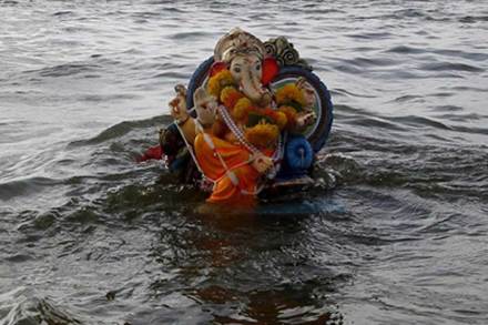 कृत्रिम तलावात गणेश मूर्तींच्या विसर्जनाला सनातनचा विरोध