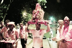 वारुनिया विघ्ने निरोप घ्यावा