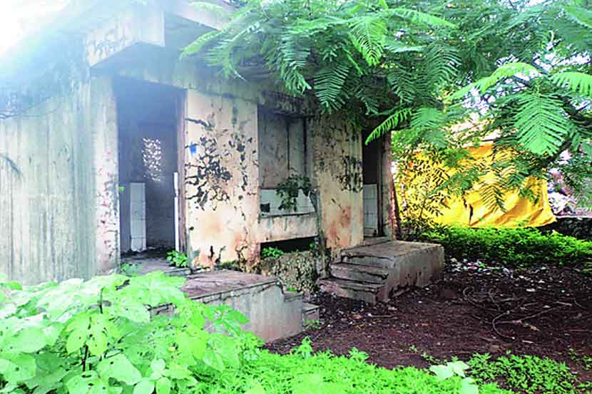 अंबरनाथच्या उद्यानाची दुर्दशा अंबरनाथच्या उद्यानाची दुर्दशा