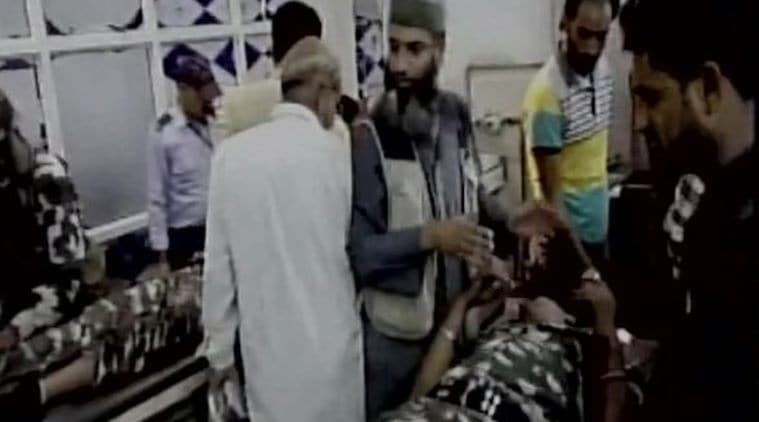 CRPF jawans , grenade attack , paramilitary troopers , militant attack , Loksatta, Loksatta news, Marathi, Marathi news
