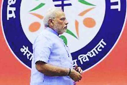 जन धन बँक खात्यात ‘रुपया’चे सरकारी दान!