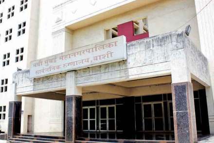 पालिकेच्या मध्यवर्ती रुग्णालयावर रुग्णांच्या उपचाराचा प्रचंड ताण वाढला आहे.  पालिकेच्या मध्यवर्ती रुग्णालयावर रुग्णांच्या उपचाराचा प्रचंड ताण वाढला आहे.
