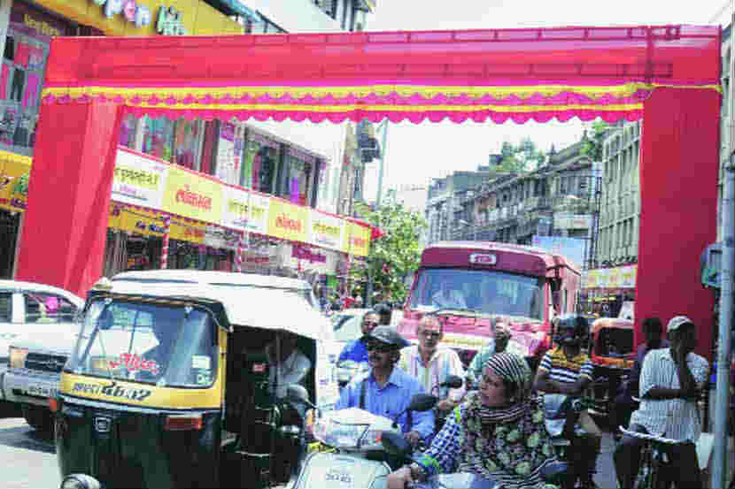 कमानींमुळे कमालीची कोंडी!