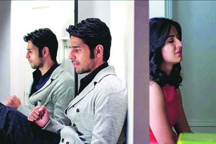 चित्ररंग : वास्तव आणि फॅण्टसीचा असमतोल