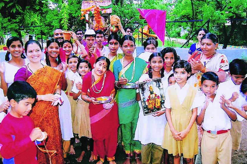 विद्यालयातील विद्यार्थ्यांचा सांस्कृतिक कार्यक्रमांमधील सहभाग.
