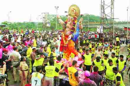 शहरबात ठाणे : उत्साहासोबत विवेकाचीही गरज