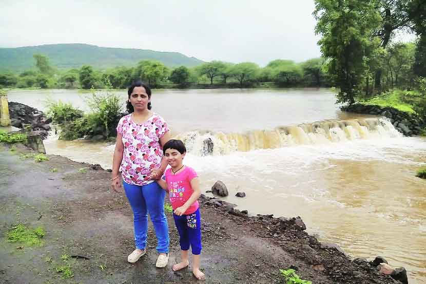 मुलीच्या भविष्यासाठी व्यवस्थेविरुद्ध संघर्ष मुलीच्या भविष्यासाठी व्यवस्थेविरुद्ध संघर्ष