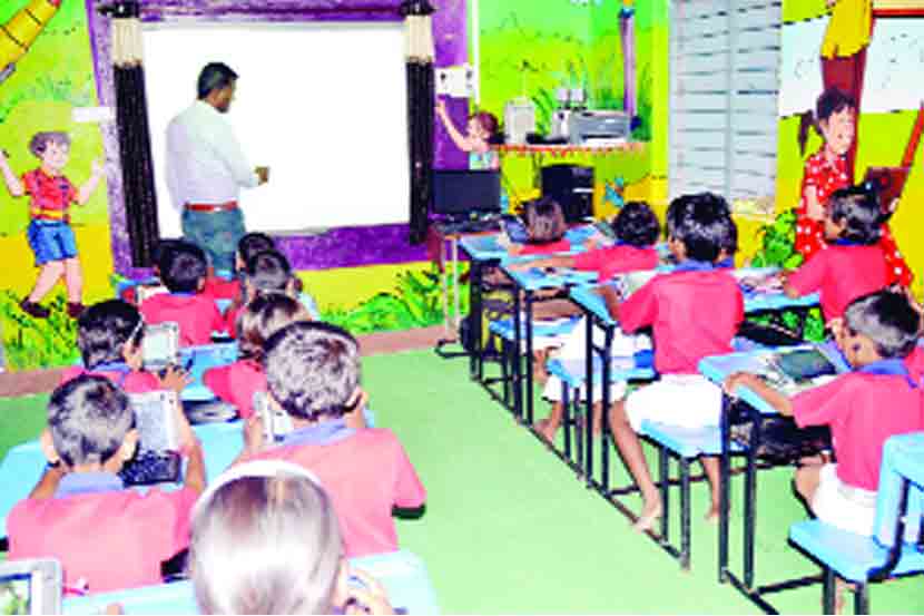 शाळेच्या डिजिटल वर्गखोल्या.