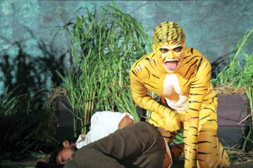 ‘जय’वर आधारित नाटय़प्रयोगातून वनाधिकाऱ्यांची खिल्ली, वनखात्यावर निशाना