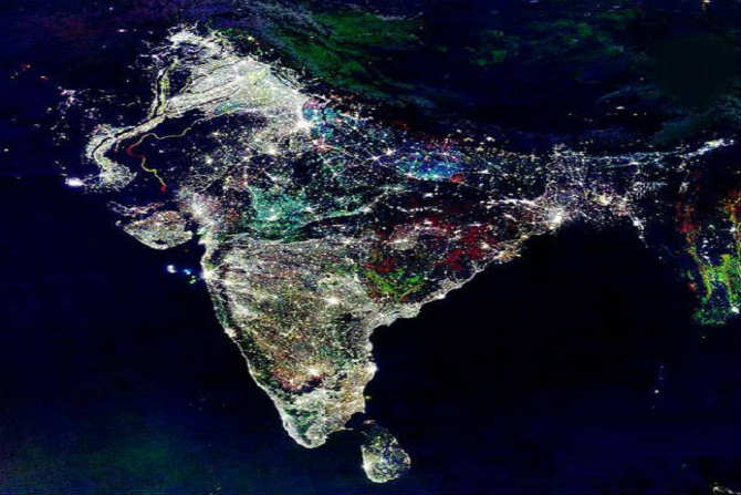 दिवाळाच्या पार्श्वभूमीवर सध्या हे छायाचित्र सोशल मीडियावर व्हायरल होत आहे.