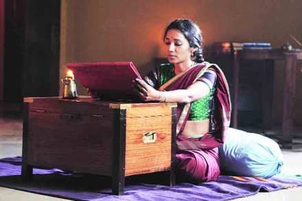 पहिल्या मराठी चित्रपटात डॉ. रखमाबाईच्या भूमिकेत अभिनेत्री तनिष्ठा चॅटर्जी