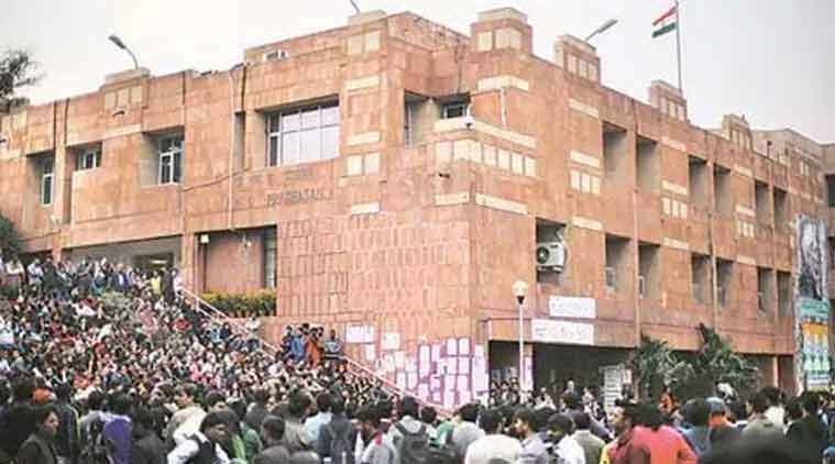 जेएनयूमध्ये मोदी, शहांचे पुतळे जाळले
