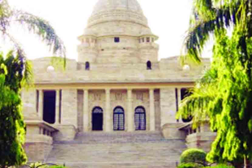 समाजात प्रतिष्ठा असलेल्यांनी अधिक जबाबदारीने वागण्याची गरज समाजात प्रतिष्ठा असलेल्यांनी अधिक जबाबदारीने वागण्याची गरज