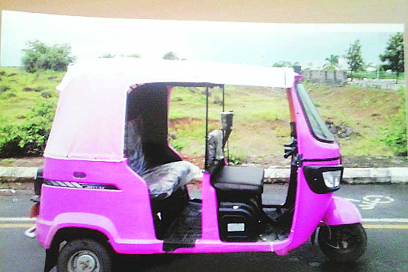 महिलांसाठी लवकरच अबोली रिक्षा धावणार महिलांसाठी लवकरच अबोली रिक्षा धावणार