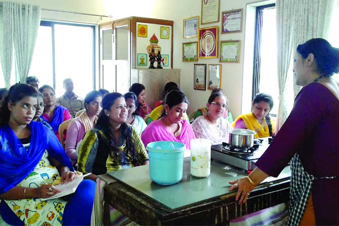 स्वयंपाकाचे धडे क्लासेसमध्ये