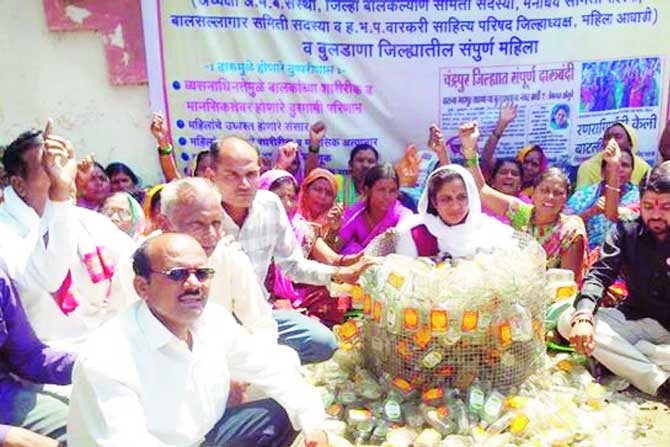 आंदोलन ‘नशा’ उतरवण्याचं आंदोलन ‘नशा’ उतरवण्याचं
