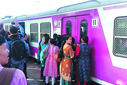 Train Accident in Mumbai: लोकल ट्रेनमध्ये स्टंट करताना बचावलेला मुलगा बनणार ‘पोस्टरबॉय’