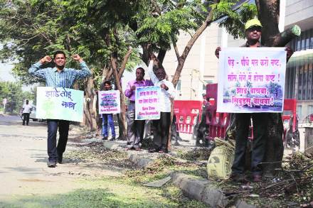 वृक्षरक्षणासाठी सीवूडमध्ये नागरिकांचे चिपको आंदोलन