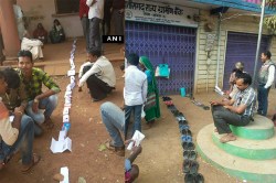 बँकेत रांगा लावण्याच्या भन्नाट पद्धती