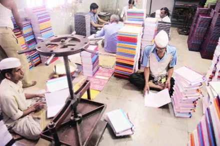 ब्रॅण्ड पुणे : दप्तरातील सोबती ‘सुदर्शन’च्या वह्य!
