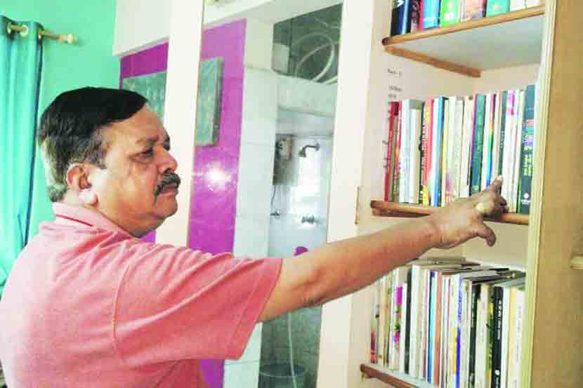 नामवंतांचे बुकशेल्फ : वाचनाने जगणे अर्थपूर्ण होते..