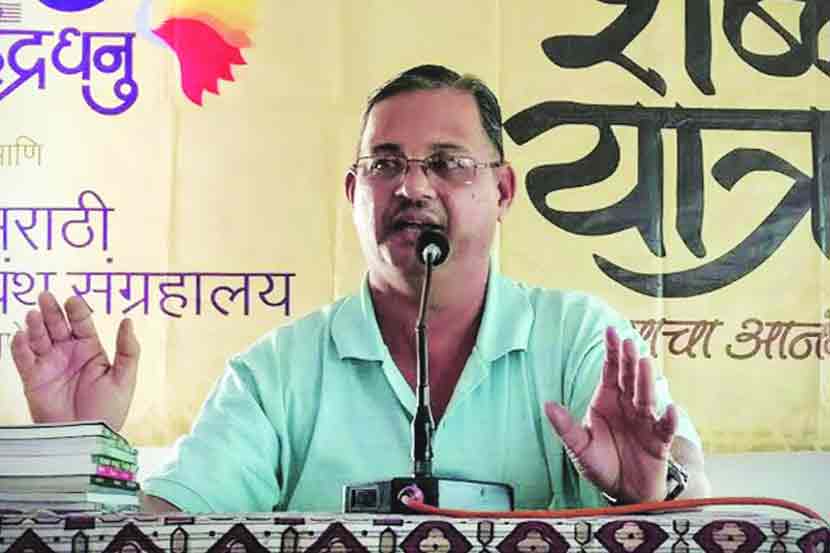 नामवंतांचे बुकशेल्फ : वाचनाने विचारांची श्रीमंती वाढते.. नामवंतांचे बुकशेल्फ : वाचनाने विचारांची श्रीमंती वाढते..