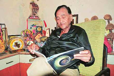 नामवंतांचे बुकशेल्फ : अभिनयासाठी वाचन अविभाज्य घटक