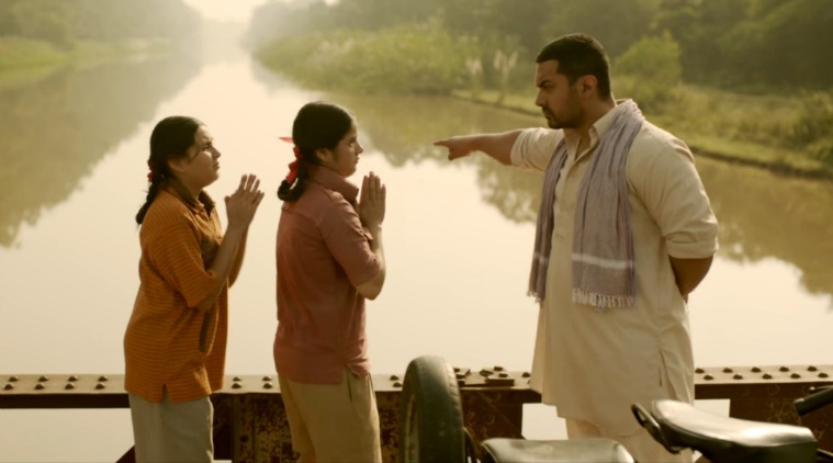'दंगल' सिनेमातील 'हानिकारक बापू' हे गाणे प्रदर्शित झाले. 