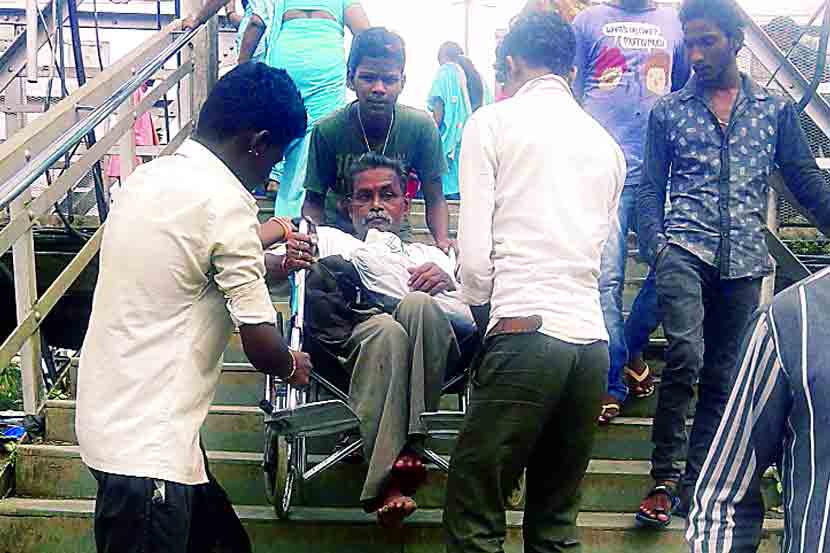 अपंगांचा रेल्वे प्रवासही खडतर