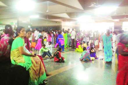 ऐरोली, नेरुळमध्ये रुग्णांची रांगेत घुसमट