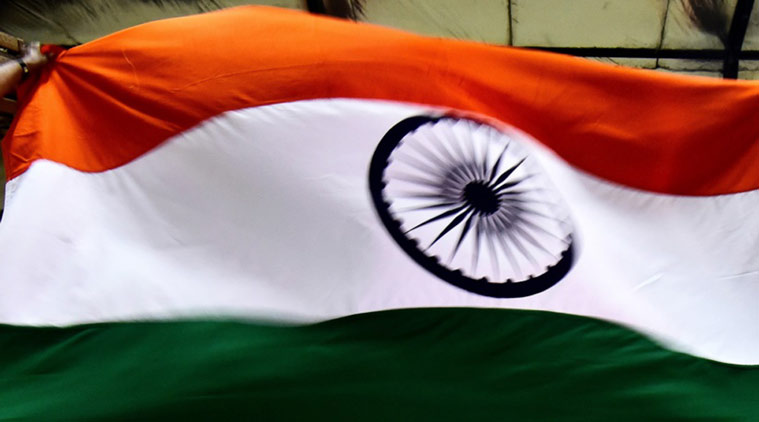 चित्रपट सुरु होण्यापूर्वी चित्रपटगृहात तिरंग्यासह राष्ट्रगीत लावण्याचे सुप्रीम कोर्टाचे आदेश