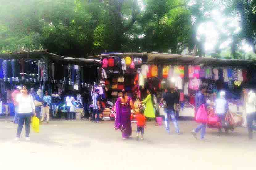नोटा चलनातून बाद झाल्याने लिंकिंग रोड, एल्को बाजारात मंदी