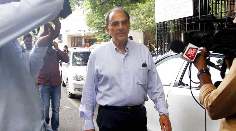 Tata sons , Nusli Wadia , Cyrus mistry , TCS , defamation notice to Tata sons , Loksatta, Loksatta news, Marathi, Marathi news
