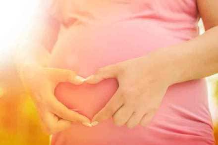 प्रसूतीसाठी महिलेचा खाटेवरून तीन किमी प्रवास