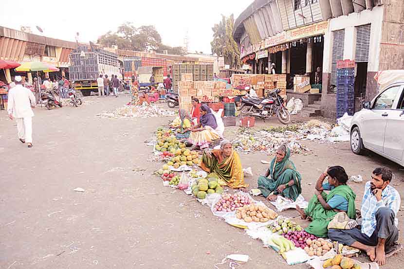 नोटाबंदीचा छोटय़ा व्यावसायिकांना फटका