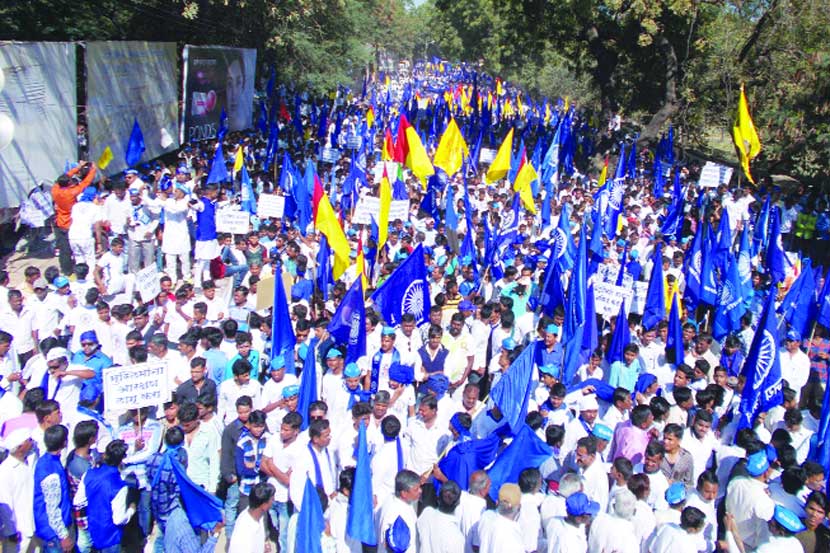 ‘संविधान सन्मान मूक मोर्चा’त निळाईचे दर्शन