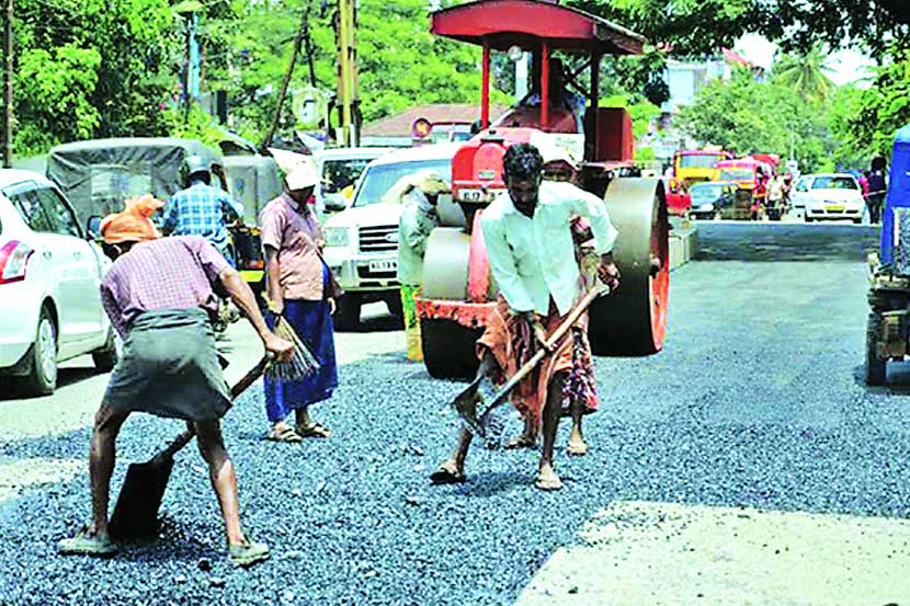 निवडणुकीच्या तोंडावर शहरात रस्त्यांची कामे