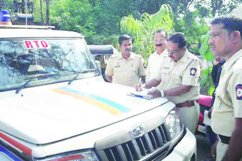 ‘मीटरबंद’ रिक्षांवर आरटीओची कारवाई - Marathi News | Rto Talking Action ...