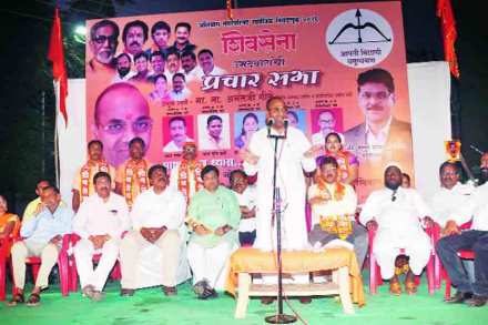 रायगड जिल्ह्य़ातील शिवसेनेच्या प्रचाराची धुरा प्रामुख्याने अनंत गीते यांच्यावर आहे.