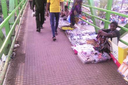 नवी मुंबईतील स्कायवॉकची दैना