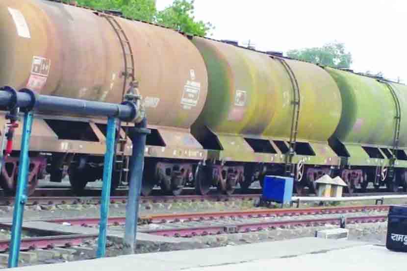 रेल्वेच्या पेट्रोल वाहतुकीत वाढ