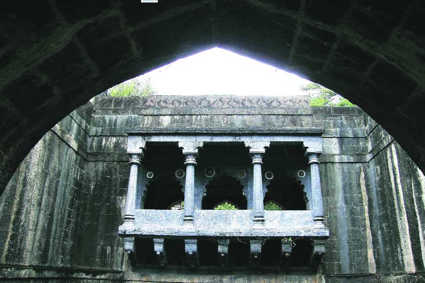 आडवाटेवरची वारसास्थळे : १५ मोटांची विहीर-लिंबशेरी