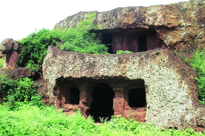 जायचं, पण कुठं? : खरोसा लेणी