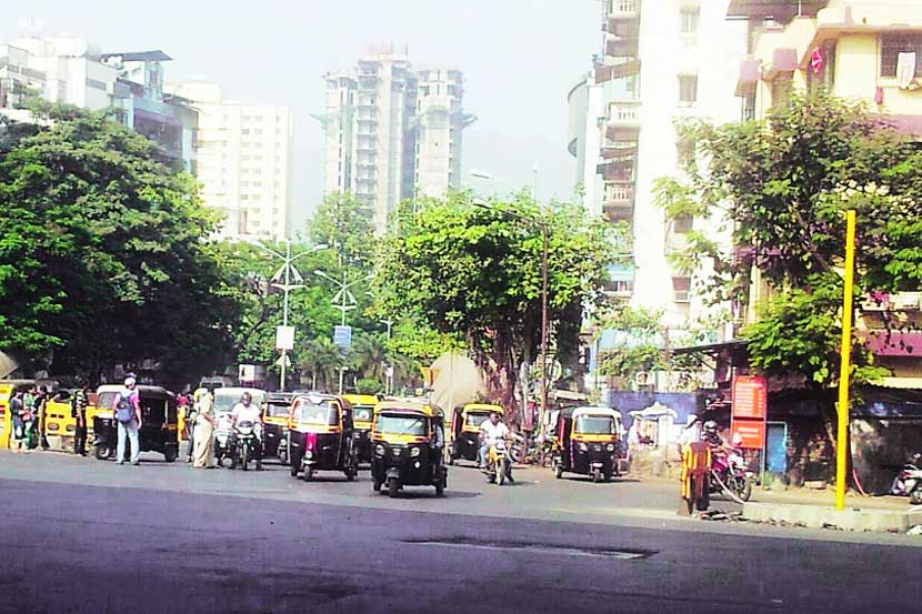 नितीन कंपनी चौकात सिग्नल बसवण्याचे काम येत्या १५ दिवसांत पूर्ण होणार आहे.