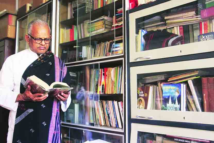 नामवंतांचे बुकशेल्फ : फादर फ्रान्सिस कोरिया साहित्यिक