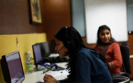 नोकऱ्यांमध्ये पुरुषांपेक्षा महिला आघाडीवर